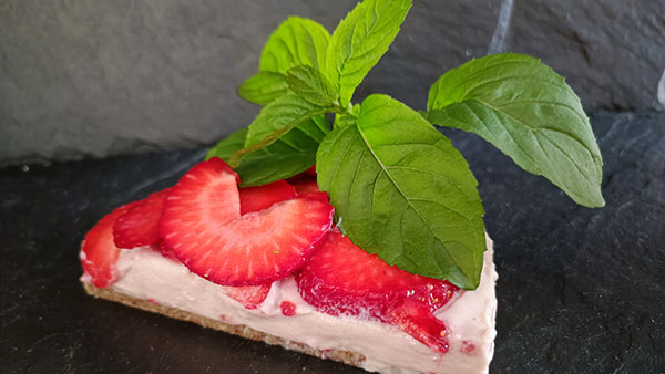 Powerstarfood Rezept des Monats Erdbeer Joghurt Torte vegan Protein