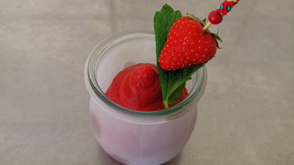 Powerstar Food Rezept des Monats Juni 2019 Erdbeersorbet mit Blackout Booster